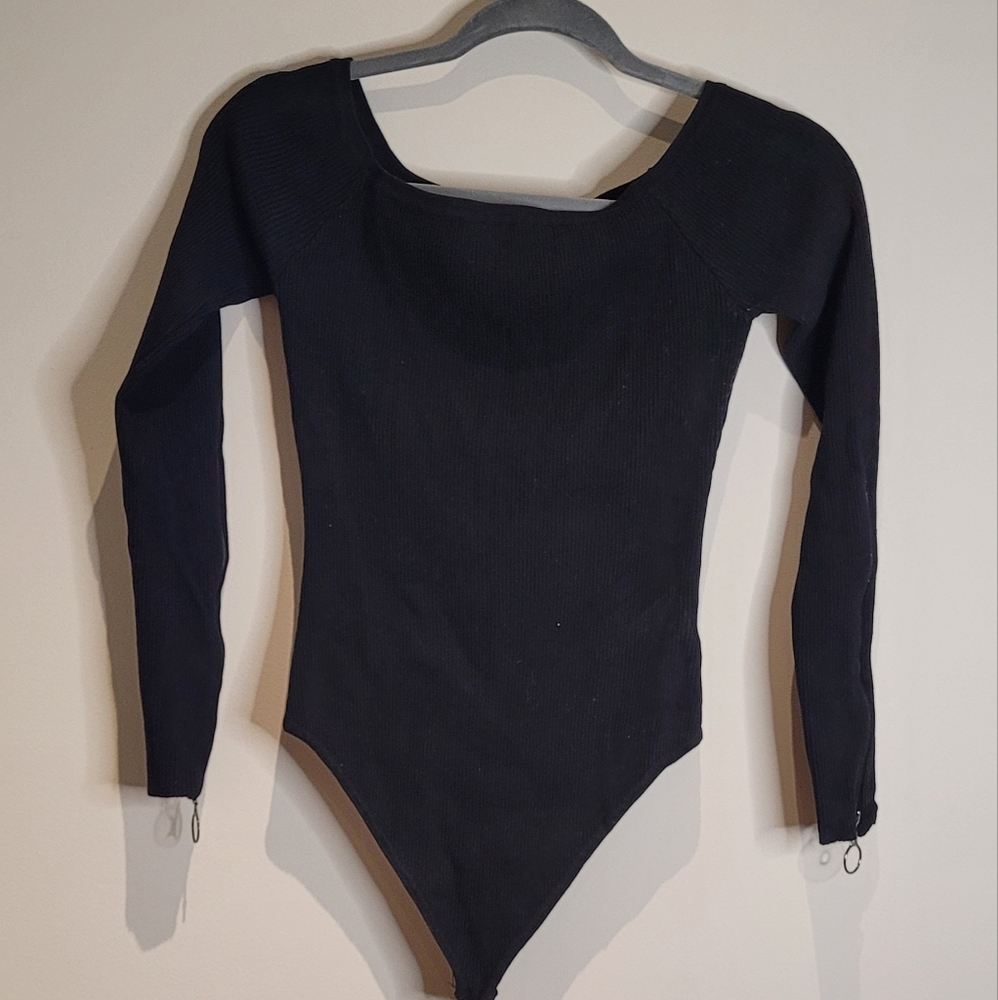 NWOT Ribbed Thong Body Suit ZipperSleeve small call out